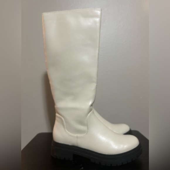 Barely used Just fab Bone color tall black rubber bottom boots- size 8 - Picture 2 of 16